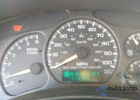 2002 Chevrolet Silverado 1500 z USA, uszkodzony, nr VIN 2GCEC19V621309531